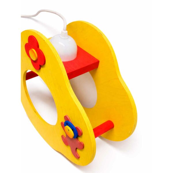 Lampe décorative en bois jaune pour enfant vue en perspective avec fleurs et petit ours