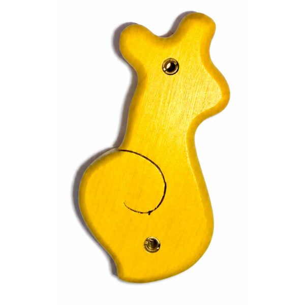 Vue arrière d’un bouton de meuble enfant en bois en forme d’escargot jaune