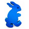 Bouton de meuble enfant en bois en forme de lapin bleu debout orienté vers la droite