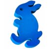 Bouton de meuble enfant en bois en forme de lapin bleu debout, vue de côté