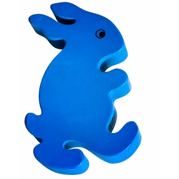 Bouton de meuble enfant en bois en forme de lapin bleu debout, vue de côté gauche