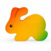 Bouton de meuble enfant en bois en forme de lapin jaune, orange et vert orienté vers la gauche
