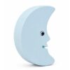 Bouton de meuble enfant lune bleu pastel en bois – vue de côté droit Bouton de meuble enfant en bois en forme de lune bleu pastel, vue de côté droit