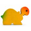 Bouton de meuble enfant en bois en forme de tortue jaune, orange et verte orientée vers la droite
