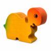 Bouton de meuble enfant en bois en forme de tortue jaune, orange et verte, vue de côté