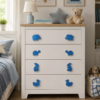Commode enfant blanche avec boutons de meuble animaux bleus en bois