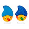 Comparatif de deux porte-manteaux enfant en bois en forme de lutin, avec bonnet bleu clair et bonnet bleu foncé.